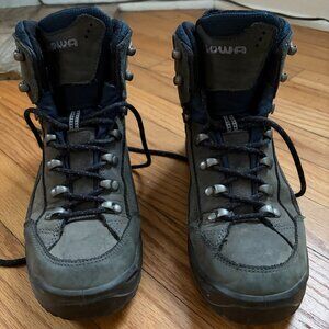 Women's LOWA Renegade GTX Mid Hiking Boots size 38
